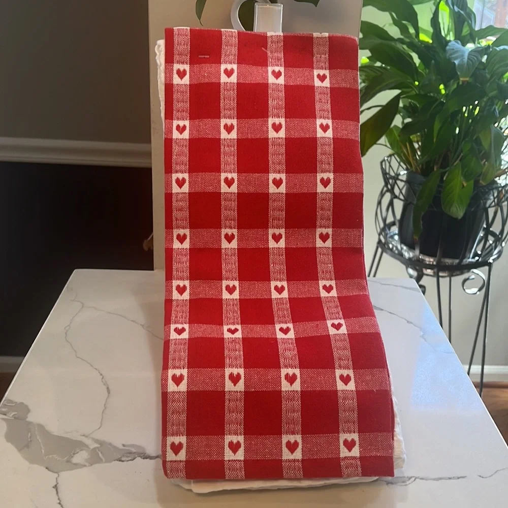 Cupcakes & Cashmere Valentine’s Towels Hearts and Plaid Set of 4 NEW